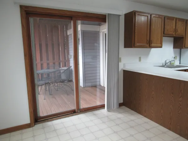 $294,900 | 910 Thornwood Drive, Unit 910, St. Charles, IL 60174