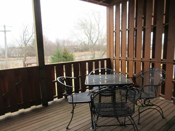 $294,900 | 910 Thornwood Drive, Unit 910, St. Charles, IL 60174