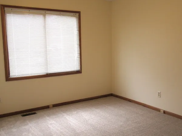 $294,900 | 910 Thornwood Drive, Unit 910, St. Charles, IL 60174