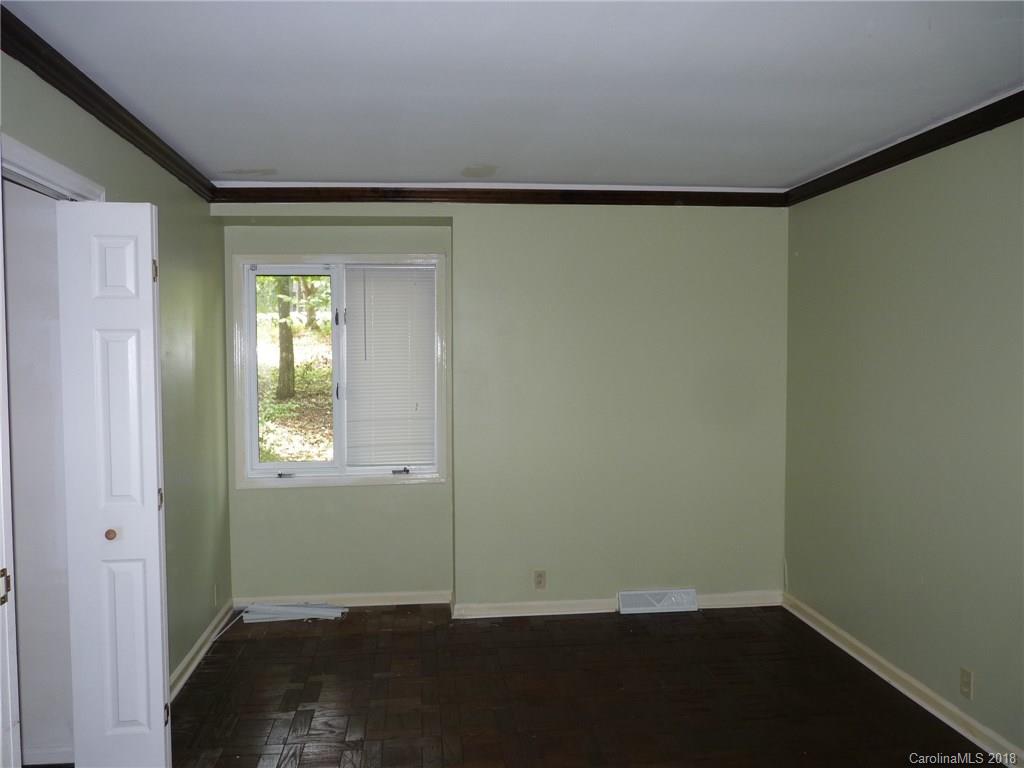 7635 Robin Crest Road Charlotte, NC 28226 - Photo 11 of 22 Gallery Image 11