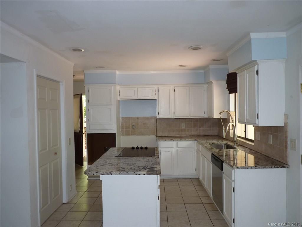 7635 Robin Crest Road Charlotte, NC 28226 - Photo 6 of 22 Gallery Image 6