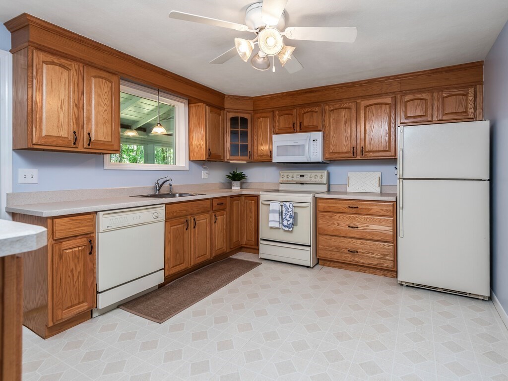 16 Stanjoy Road Holden, MA 01520 - Photo 9 of 30 Gallery Image 9