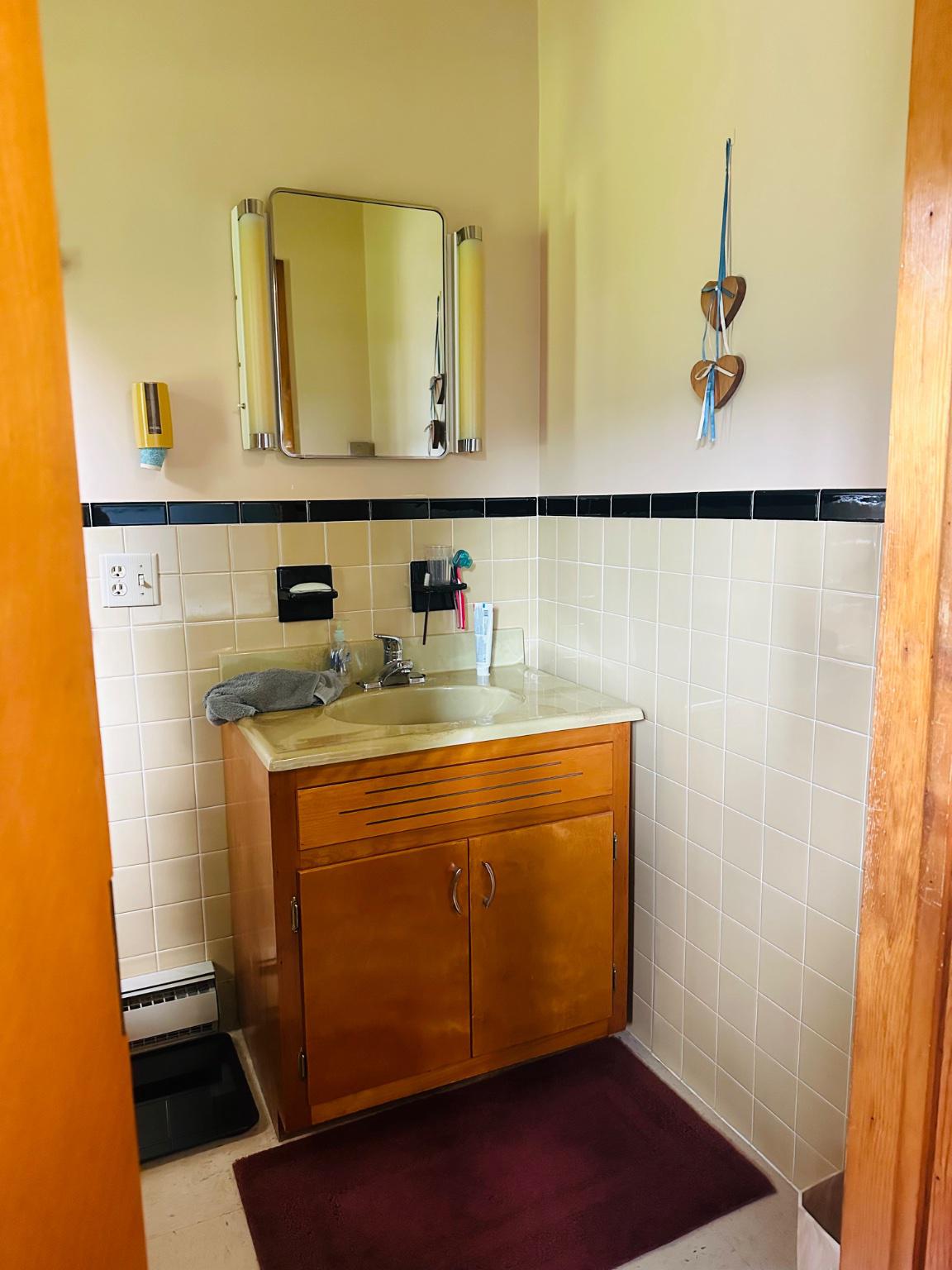 1634 Crottlestown Road Chambersburg, PA 17202 - Photo 13 of 37 Charming half bath