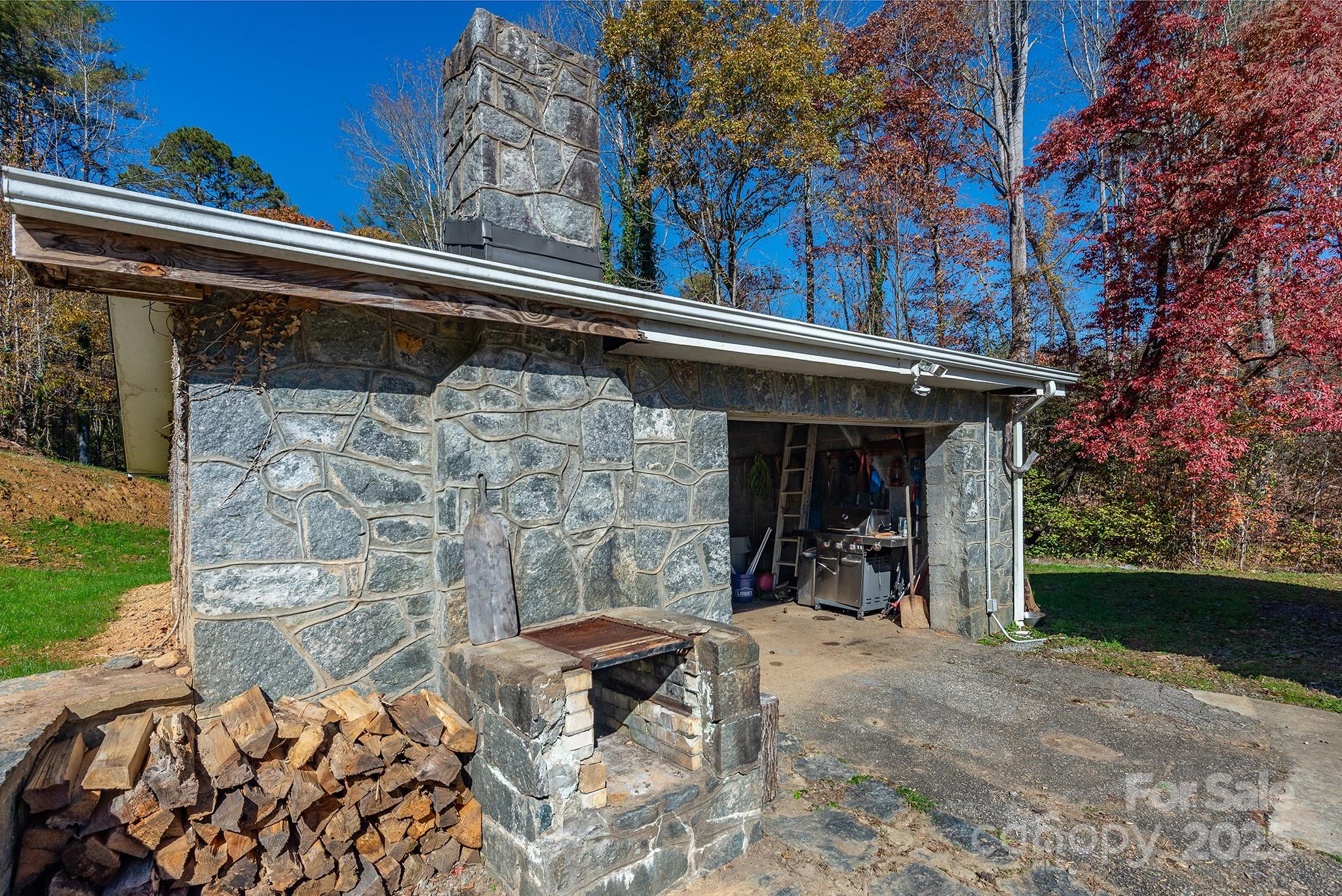 914 Catheys Creek Church Road Brevard, NC 28712 - Photo 6 of 33 a view of outdoor space