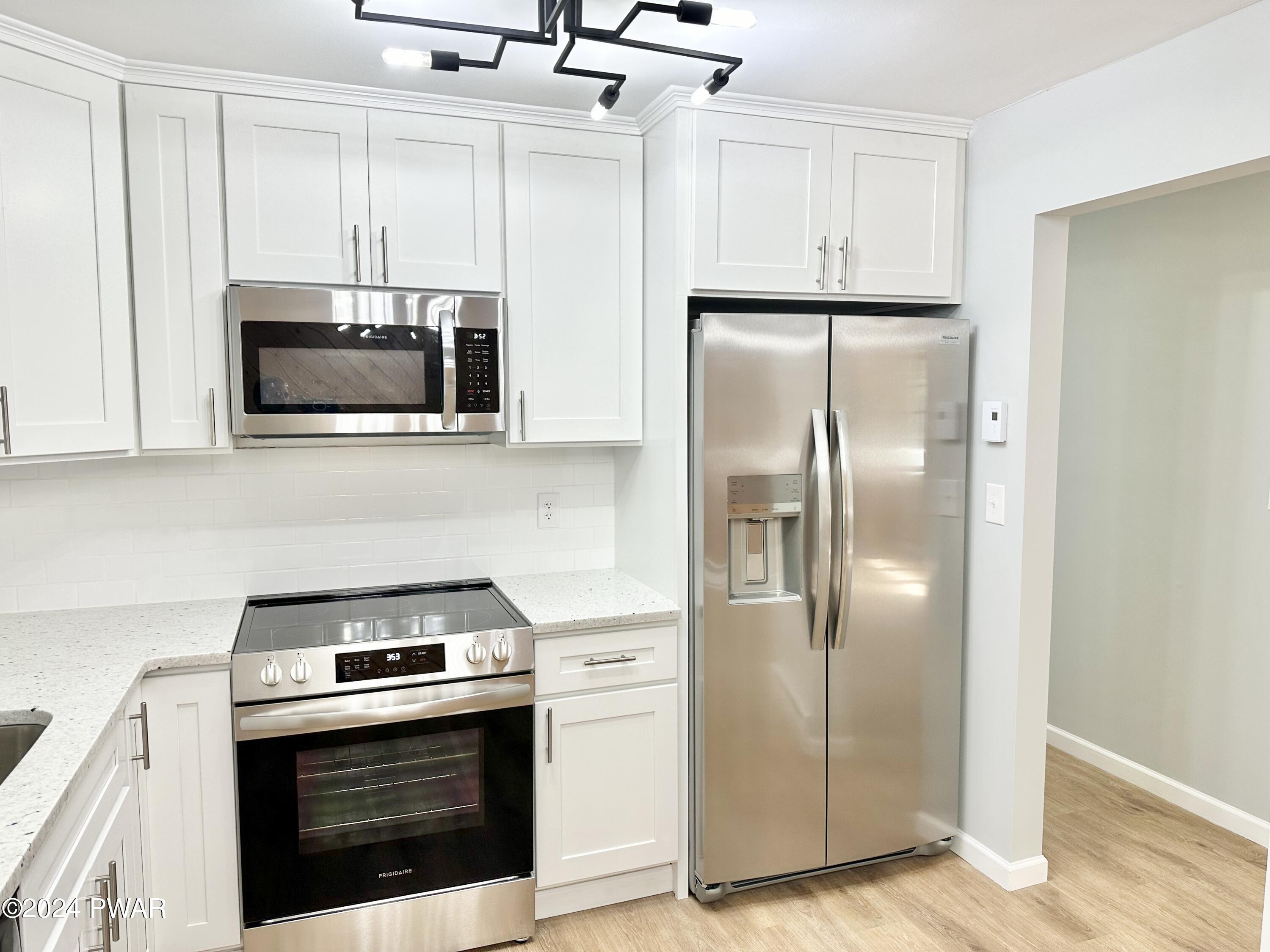 260 High Ridge Road Dingmans Ferry, PA 18328 - Photo 10 of 22 Kitchen