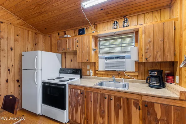 $224,900 | 13 River Bottom Road, New Augusta, MS 39462