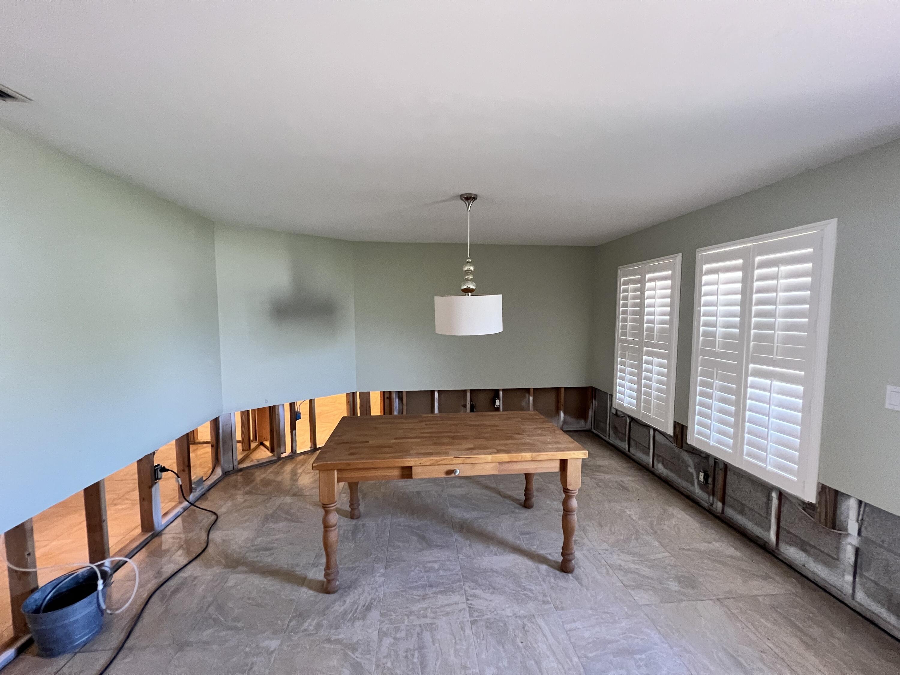 2392 Clipper Way Naples, FL 34104 - Photo 26 of 29 a living room with furniture