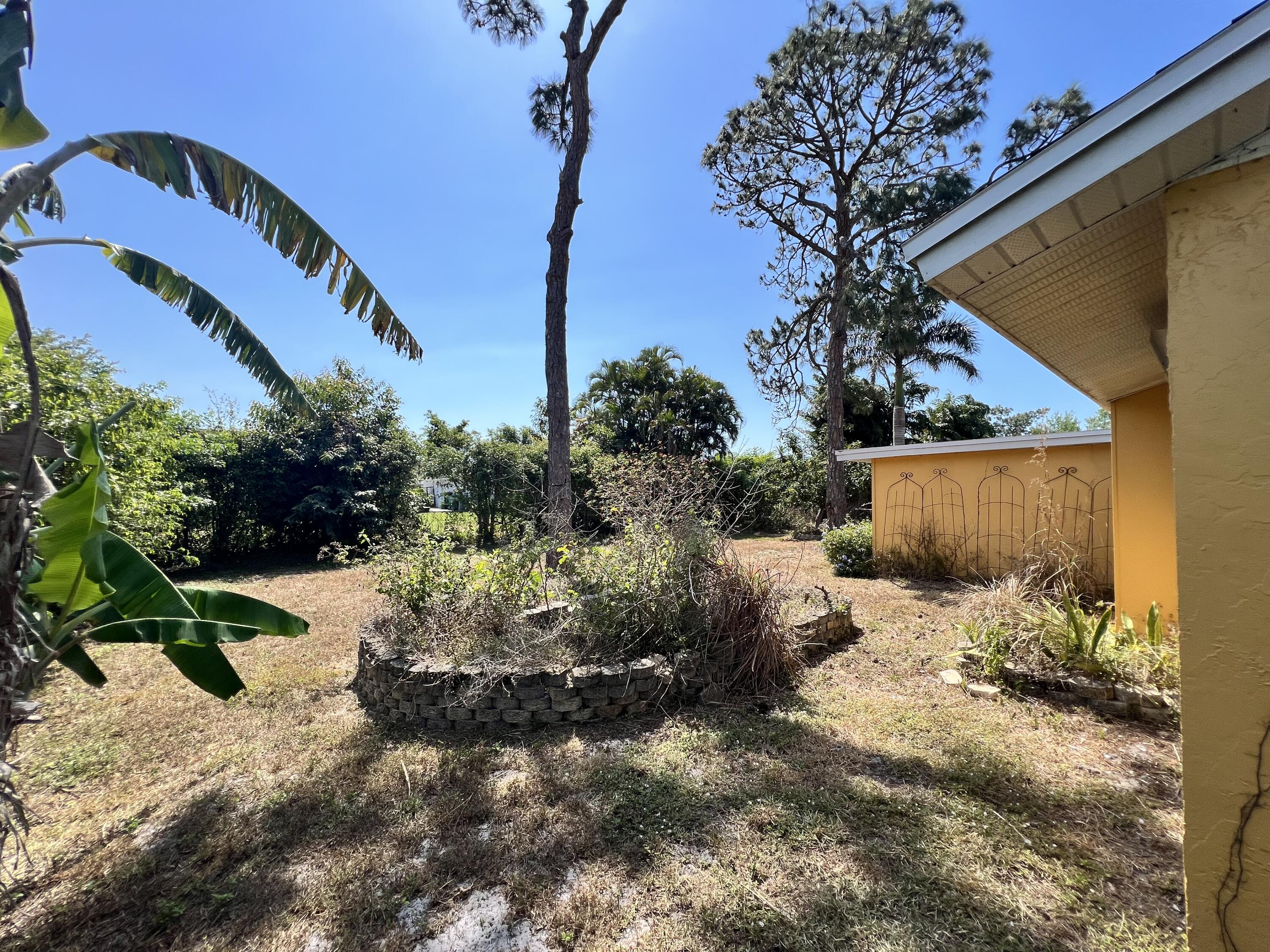 2392 Clipper Way Naples, FL 34104 - Photo 10 of 29 a backyard of a house with lots of green space