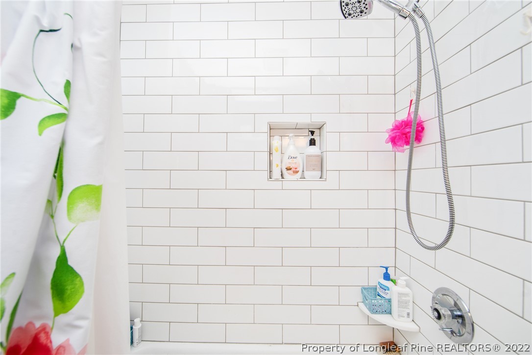 906 McKimmon Road Fayetteville, NC 28303 - Photo 20 of 33 a bathroom with a shower