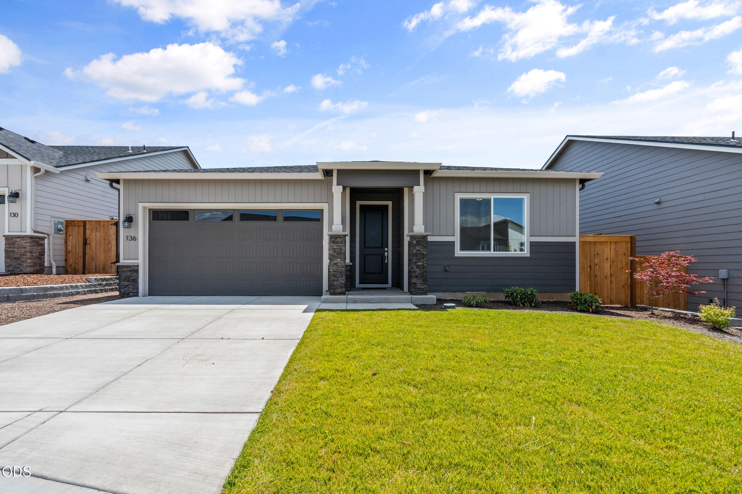 136 Valemont Drive, Unit 13 Eagle Point, OR 97524 - Photo 2 of 31
