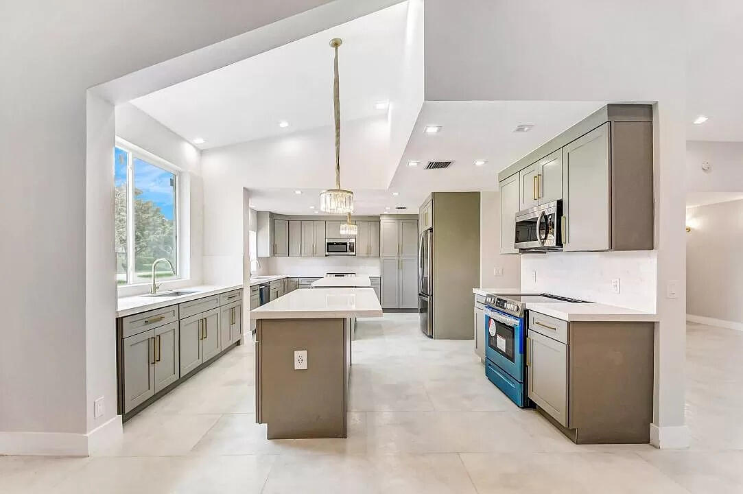 21813 Reflection Lane Boca Raton, FL 33428 - Photo 12 of 32 12