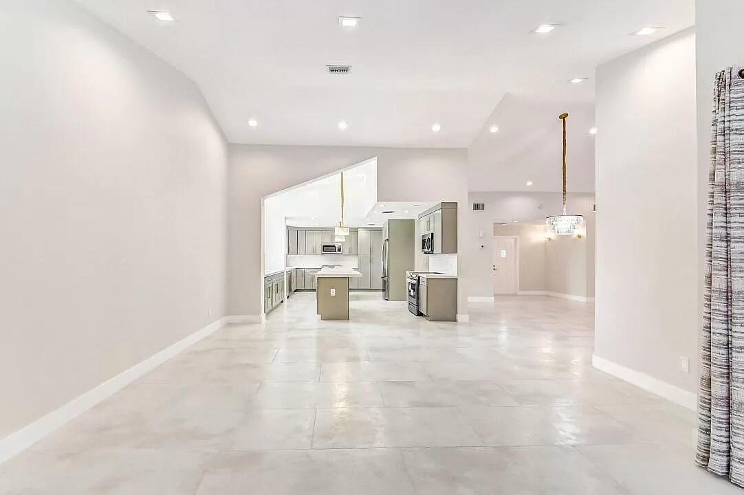 21813 Reflection Lane Boca Raton, FL 33428 - Photo 13 of 32 13