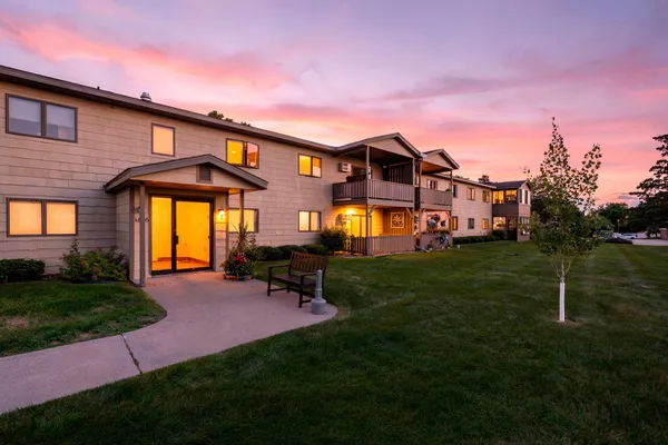$145,000 | 1806 Pioneer Road, Unit 113, Red Wing, MN 55066