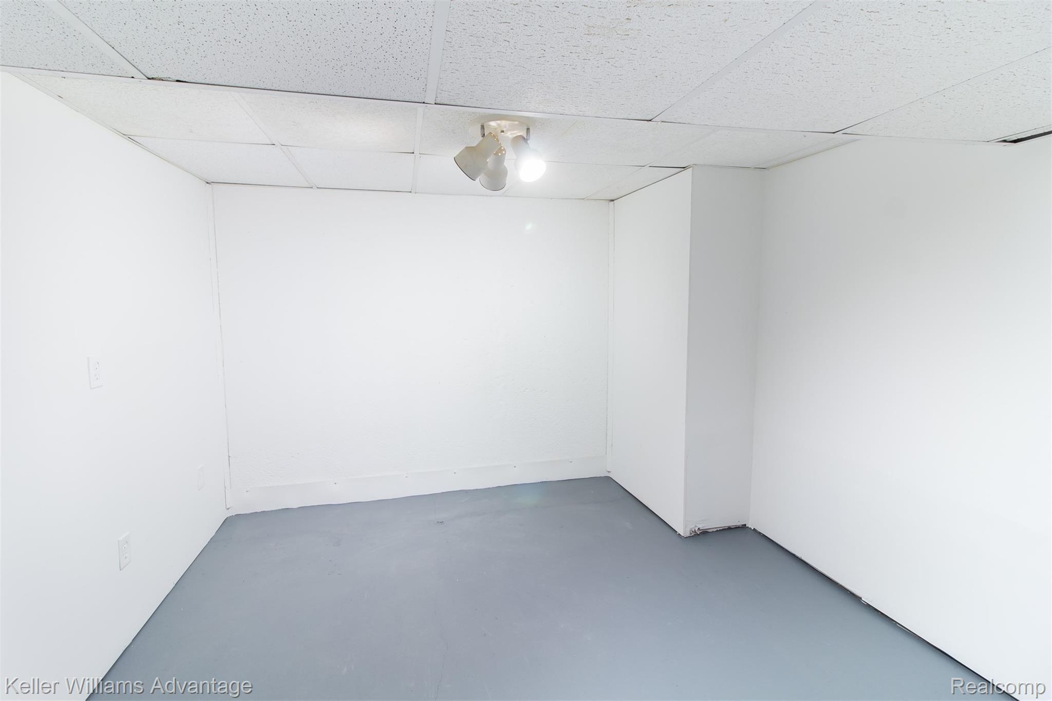 29006 Burning Tree Lane Romulus, MI 48174 - Photo 30 of 41 BurningTreen_29006_Office_01.jpg