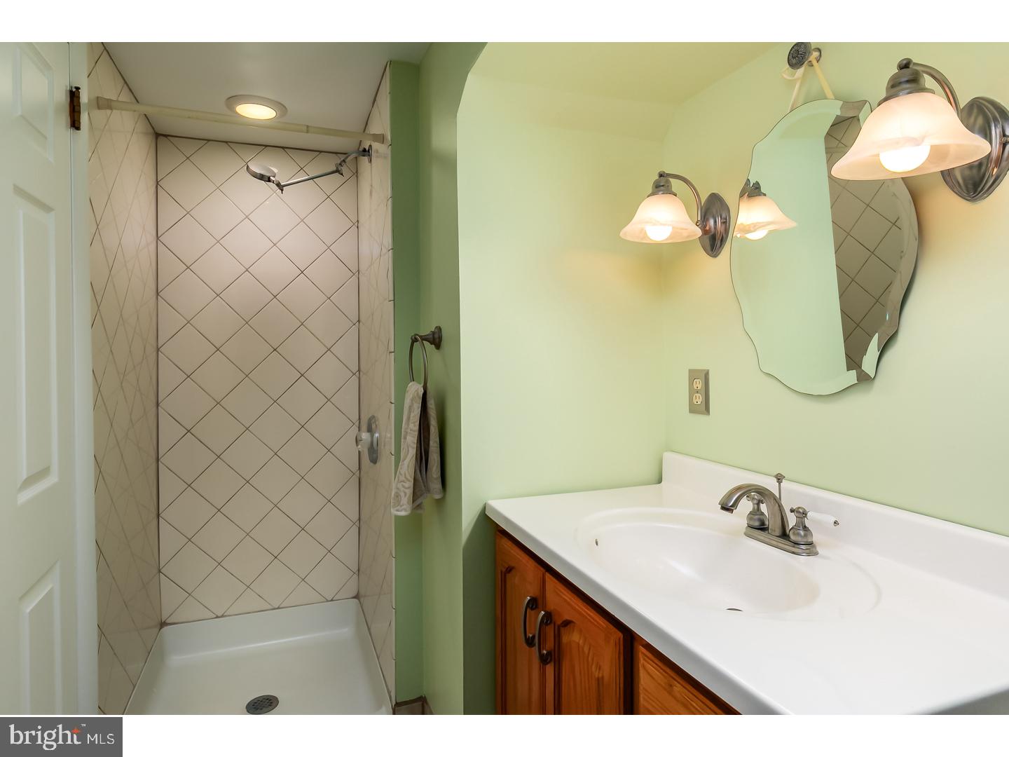 802 Drexel Avenue Delran, NJ 08075 - Photo 14 of 24 Bathroom