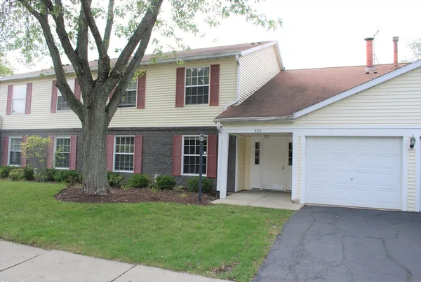 $1,950 | 360 Newport Lane, Unit C1, Bartlett, IL 60103