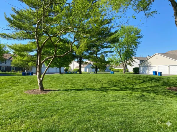 $1,950 | 360 Newport Lane, Unit C1, Bartlett, IL 60103