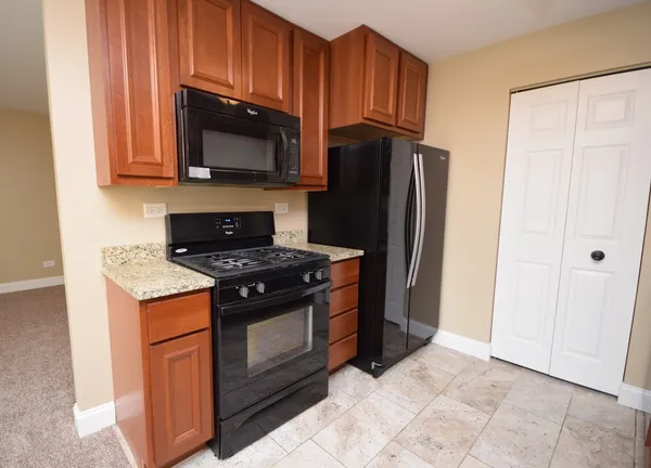 $1,950 | 360 Newport Lane, Unit C1, Bartlett, IL 60103
