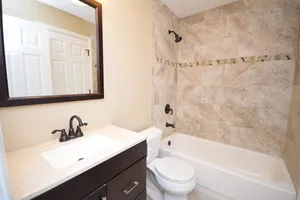 $1,950 | 360 Newport Lane, Unit C1, Bartlett, IL 60103