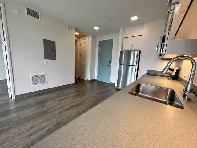 $2,006 | 409 Elm Street, Unit 203, Manchester, NH 03101