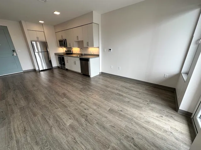 $2,006 | 409 Elm Street, Unit 203, Manchester, NH 03101