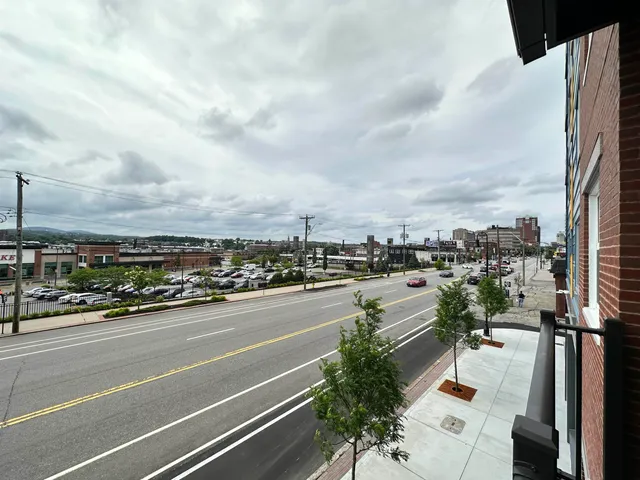 $2,006 | 409 Elm Street, Unit 203, Manchester, NH 03101