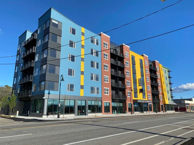 $2,006 | 409 Elm Street, Unit 203, Manchester, NH 03101