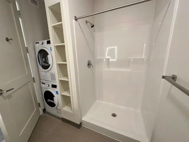 $2,006 | 409 Elm Street, Unit 203, Manchester, NH 03101