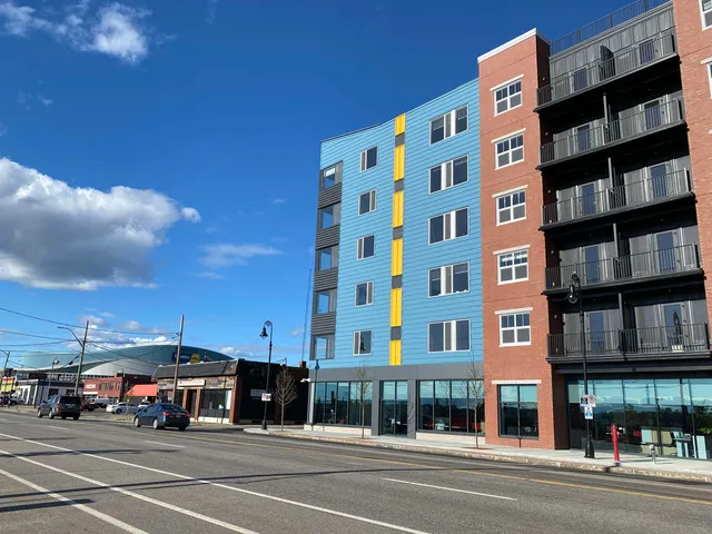 $2,006 | 409 Elm Street, Unit 203, Manchester, NH 03101