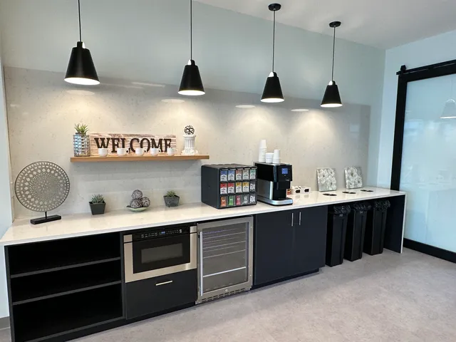 $2,006 | 409 Elm Street, Unit 203, Manchester, NH 03101