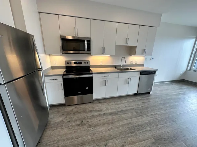 $2,006 | 409 Elm Street, Unit 203, Manchester, NH 03101