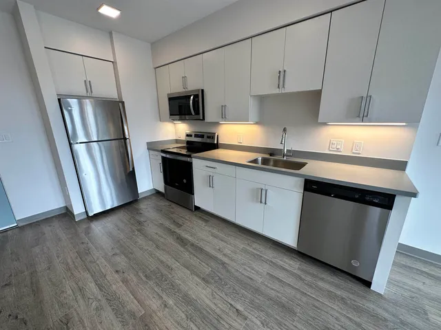 $2,006 | 409 Elm Street, Unit 203, Manchester, NH 03101