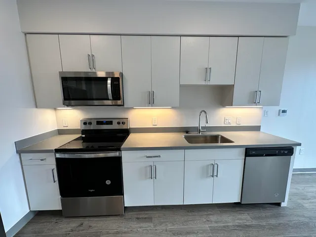 $2,006 | 409 Elm Street, Unit 203, Manchester, NH 03101