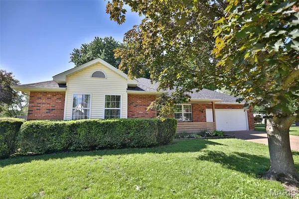 $315,000 | 6 Dunlap Sound, Edwardsville, IL 62025