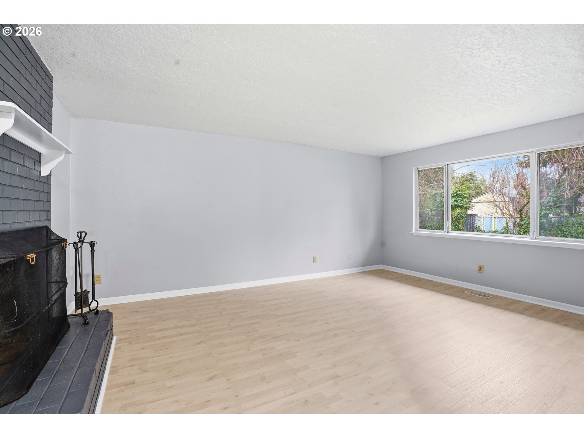 349 Northeast 18th Street Gresham, OR 97030 - Photo 4 of 25