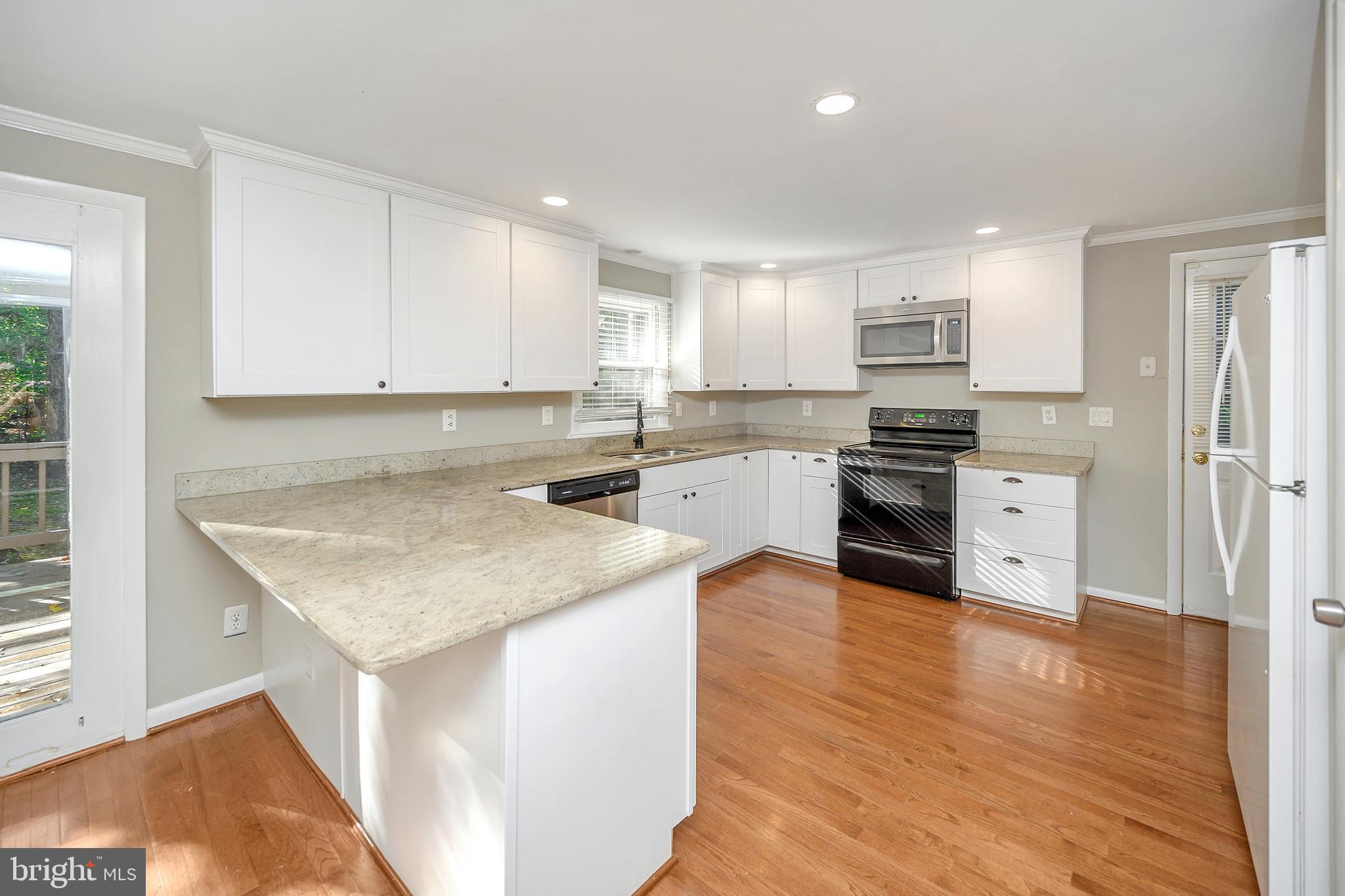 107 Federal Road Locust Grove, VA 22508 - Photo 4 of 33 Beautiful kitchen with granite counter tops