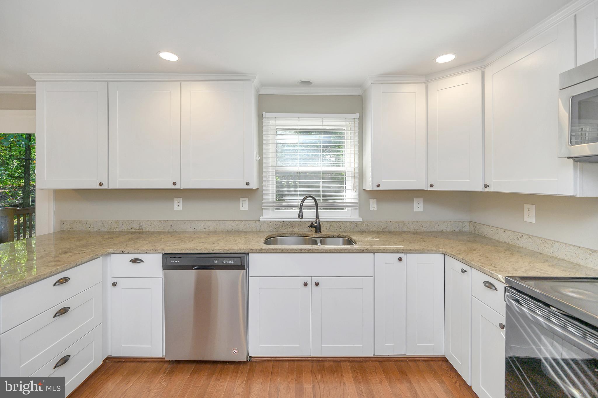 107 Federal Road Locust Grove, VA 22508 - Photo 5 of 33 Oodles of counter & cabinet space