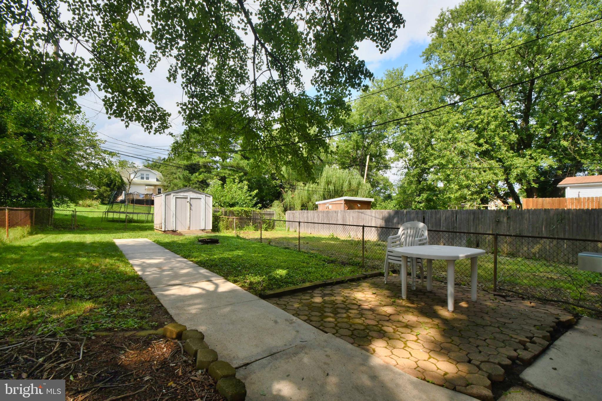 408 Walcott Road Baltimore, MD 21206 - Photo 4 of 39 Large Back Yard
