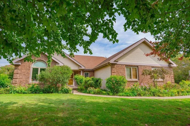 $799,900 | 5834 Persimmon Drive, Fitchburg, WI 53711