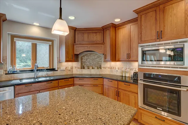 $799,900 | 5834 Persimmon Drive, Fitchburg, WI 53711