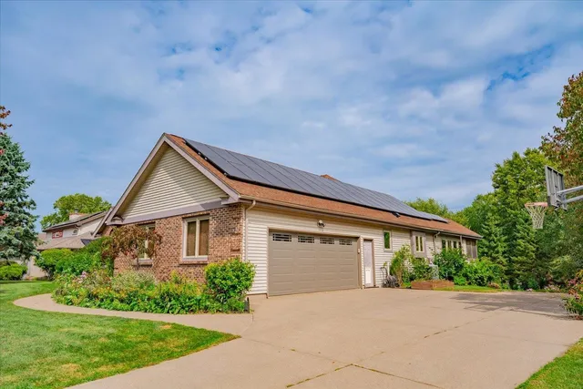 $799,900 | 5834 Persimmon Drive, Fitchburg, WI 53711