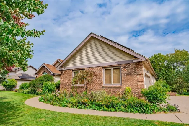 $799,900 | 5834 Persimmon Drive, Fitchburg, WI 53711