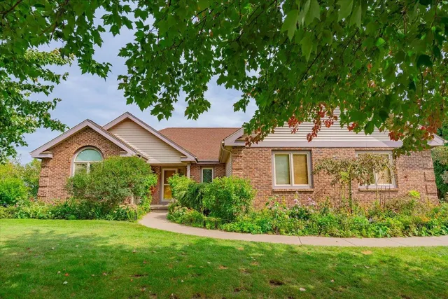 $799,900 | 5834 Persimmon Drive, Fitchburg, WI 53711