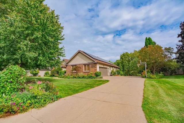 $799,900 | 5834 Persimmon Drive, Fitchburg, WI 53711