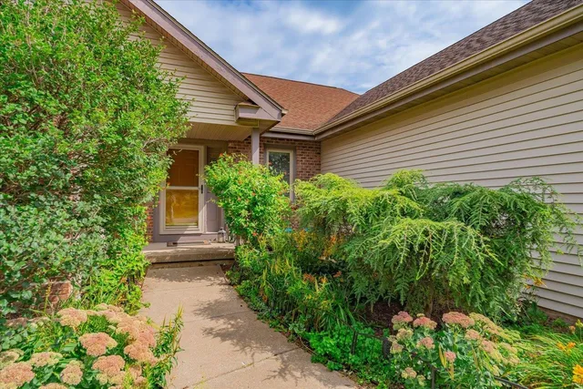 $799,900 | 5834 Persimmon Drive, Fitchburg, WI 53711