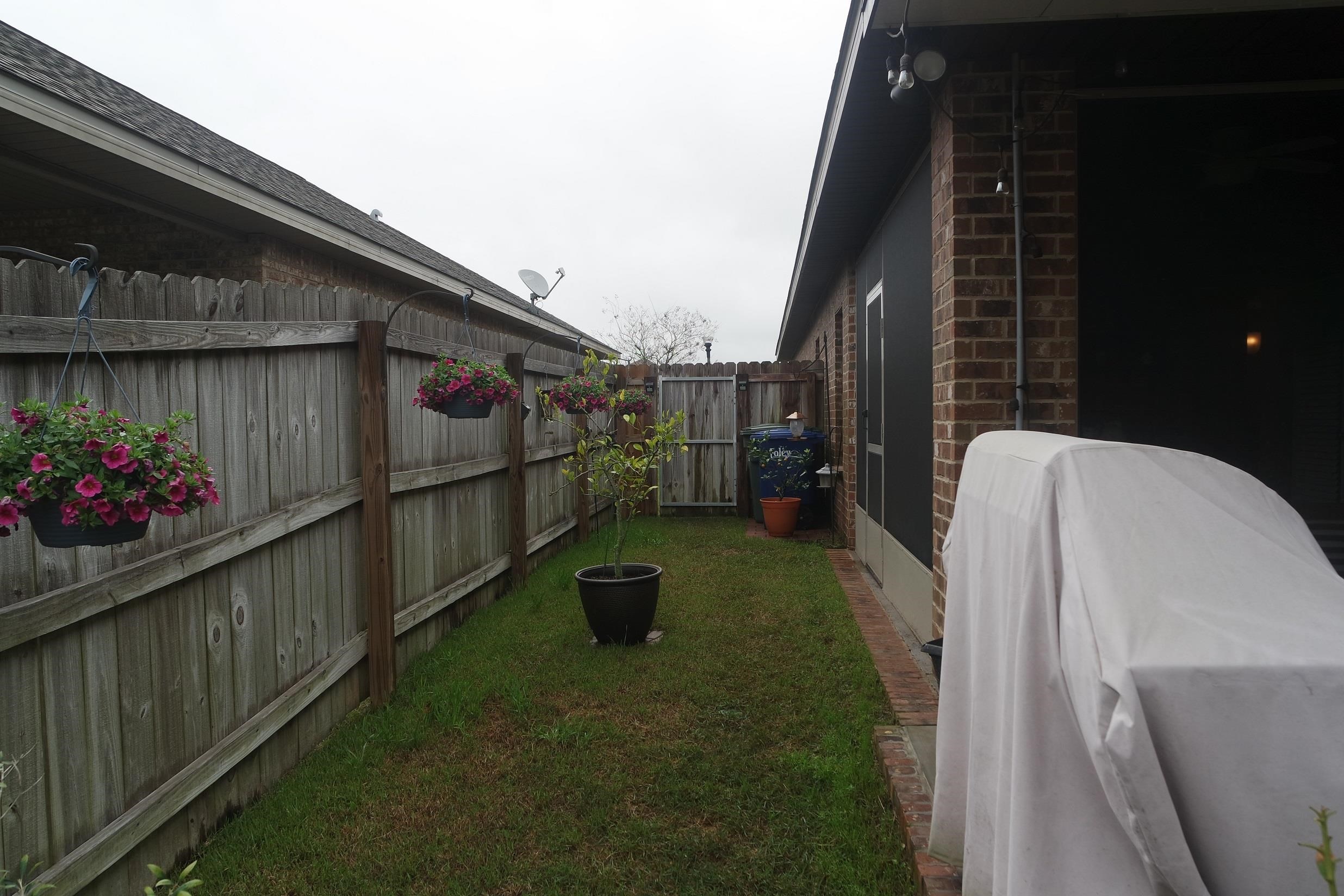 1717 Covington Lane Foley, AL 36535 - Photo 13 of 49 side yard