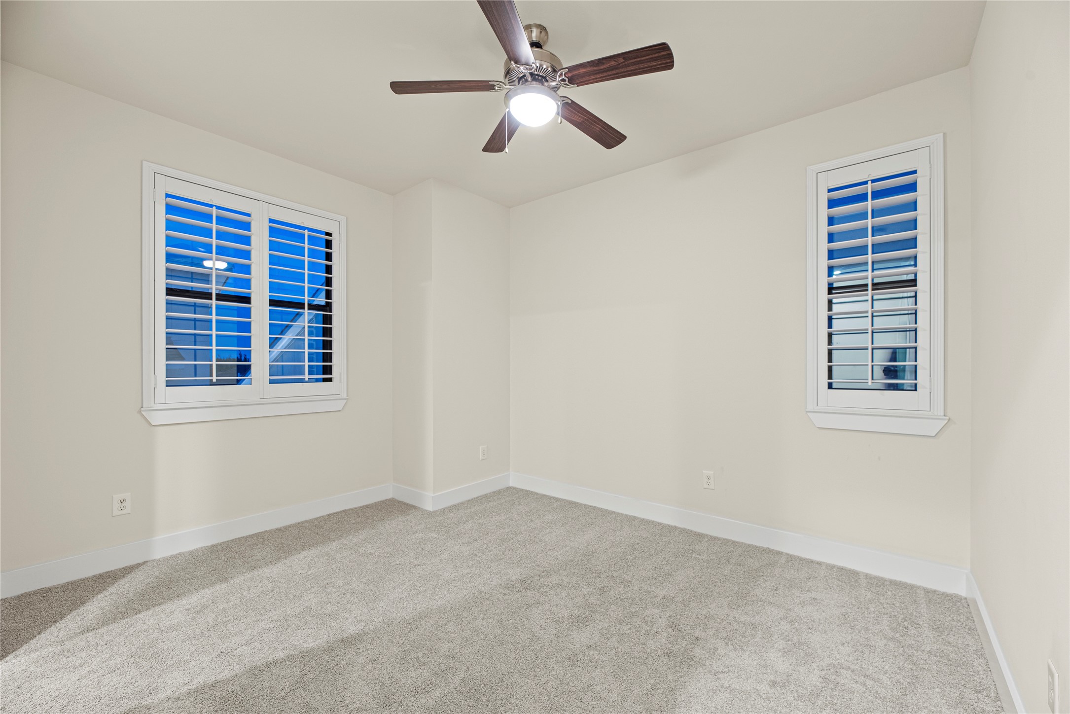 2513 B Garrow Street Houston, TX 77003 - Photo 27 of 29 Secondary bedroom is also located on the 3rd floor with a private bathroom.