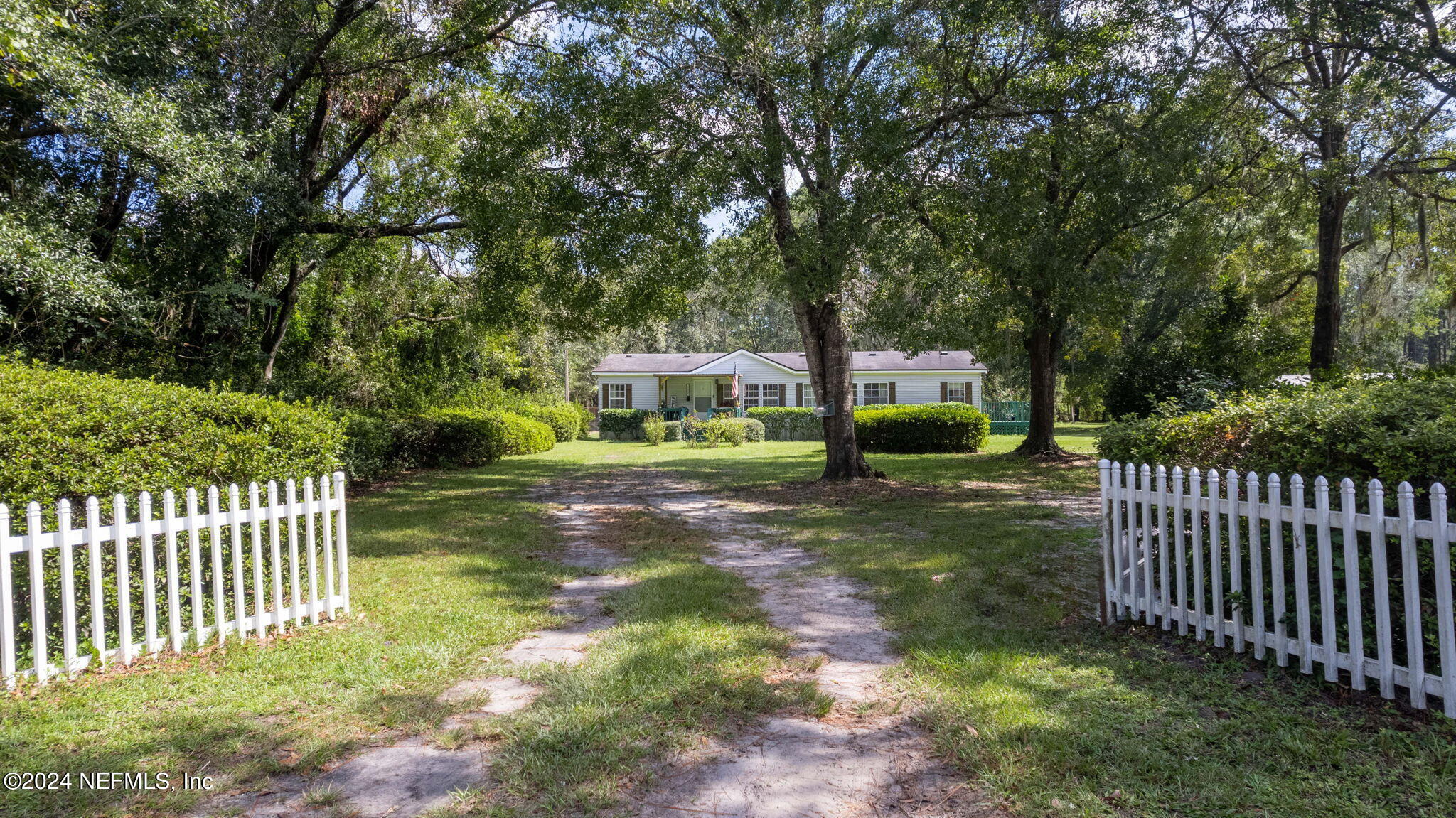 3809 Rancho Road Jacksonville, FL 32221 - Photo 59 of 69 a view of a garden with wooden fence
