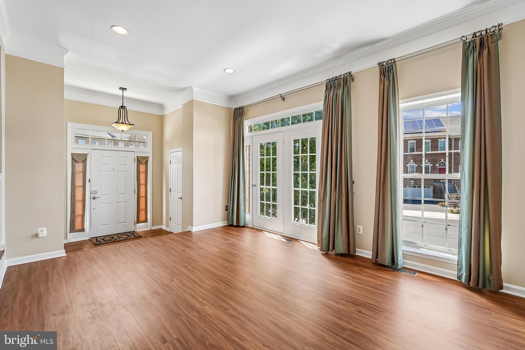 41935 Cinnabar Square Aldie, VA 20105 - Photo 4 of 39 Foyer/ Formal Living Room