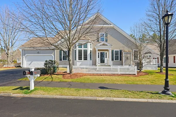 $685,000 | 1 Margauxs Way, Unit 1, Norfolk, MA 02056